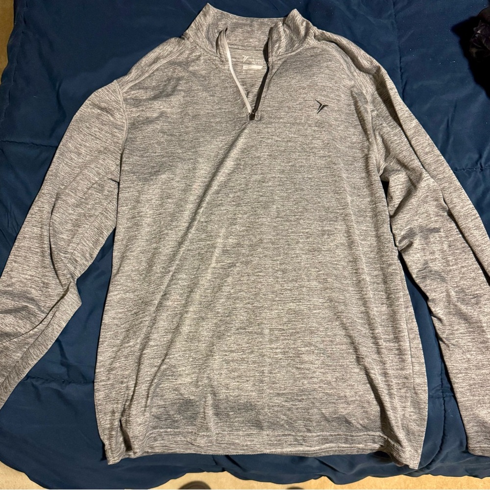 Old navy active quarter size medium long sleeve